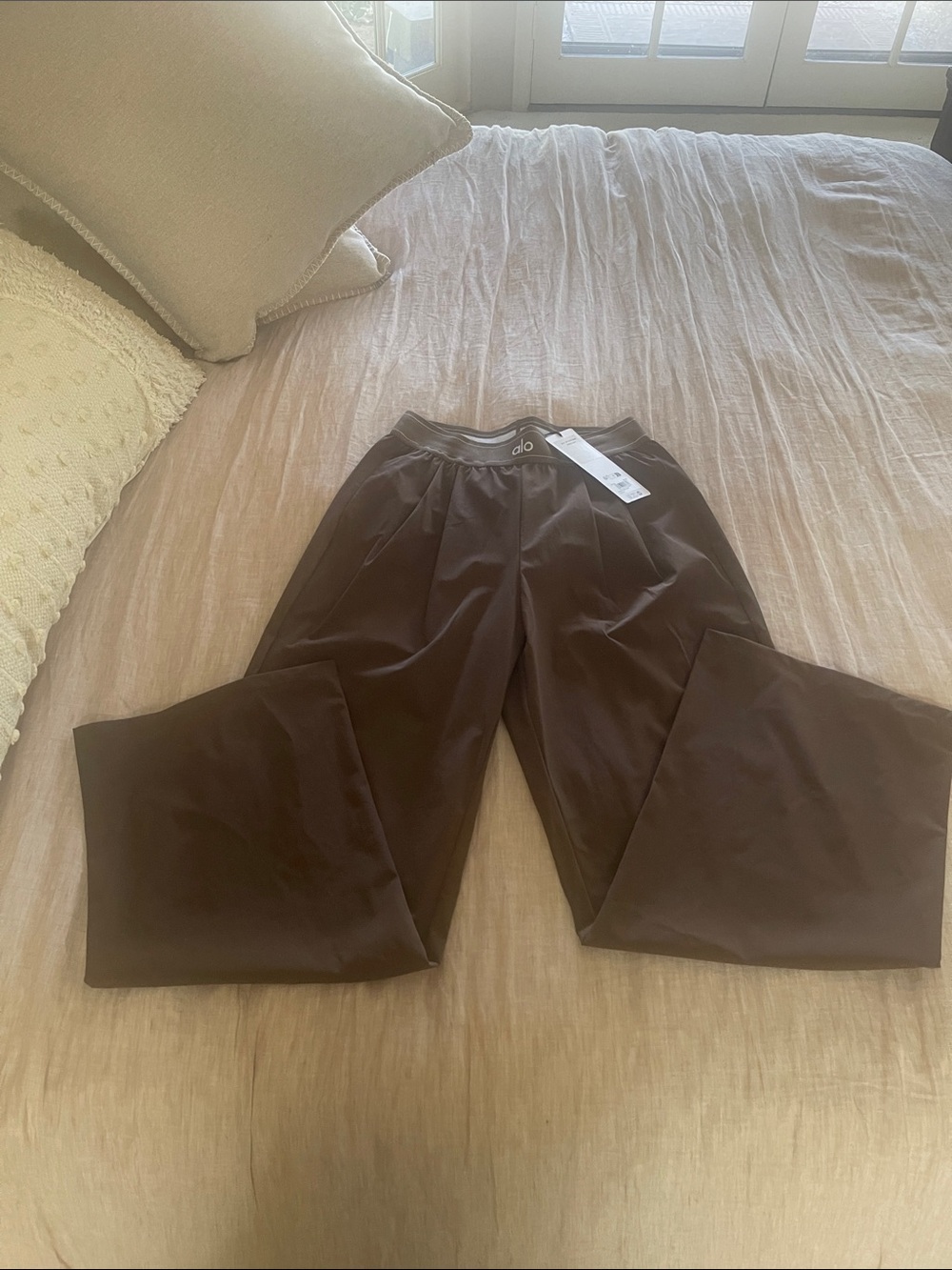 ALO Yoga Wide-Leg Trousers in Dark Brown